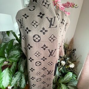 Louis Vuitton Logomania Monogram Pattern Muffler Scarf.